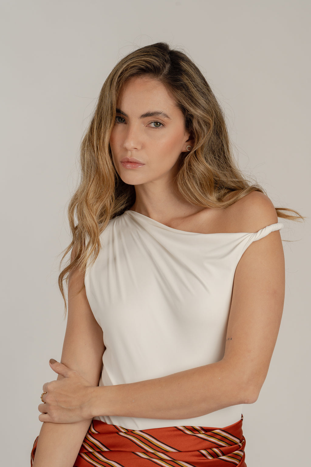 SEAMLESS TWISTED BODYSUIT - WHITE