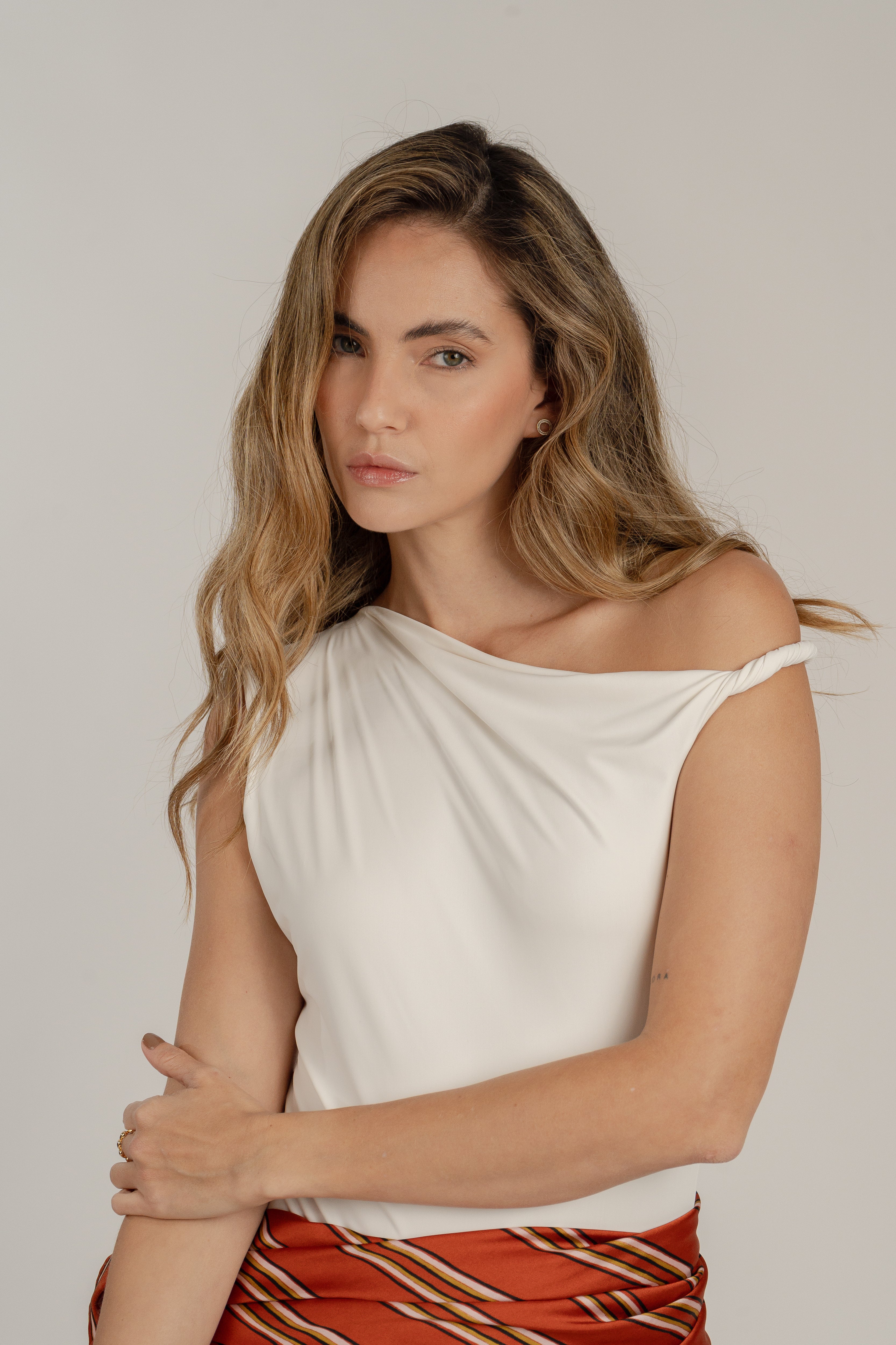 SEAMLESS TWISTED BODYSUIT - WHITE