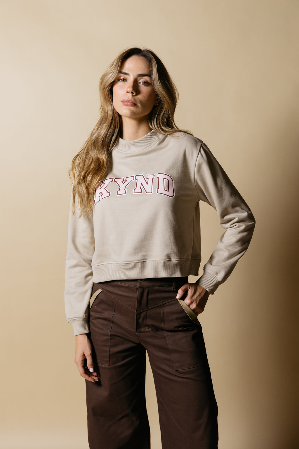 KYND CREW NECK - LATTE
