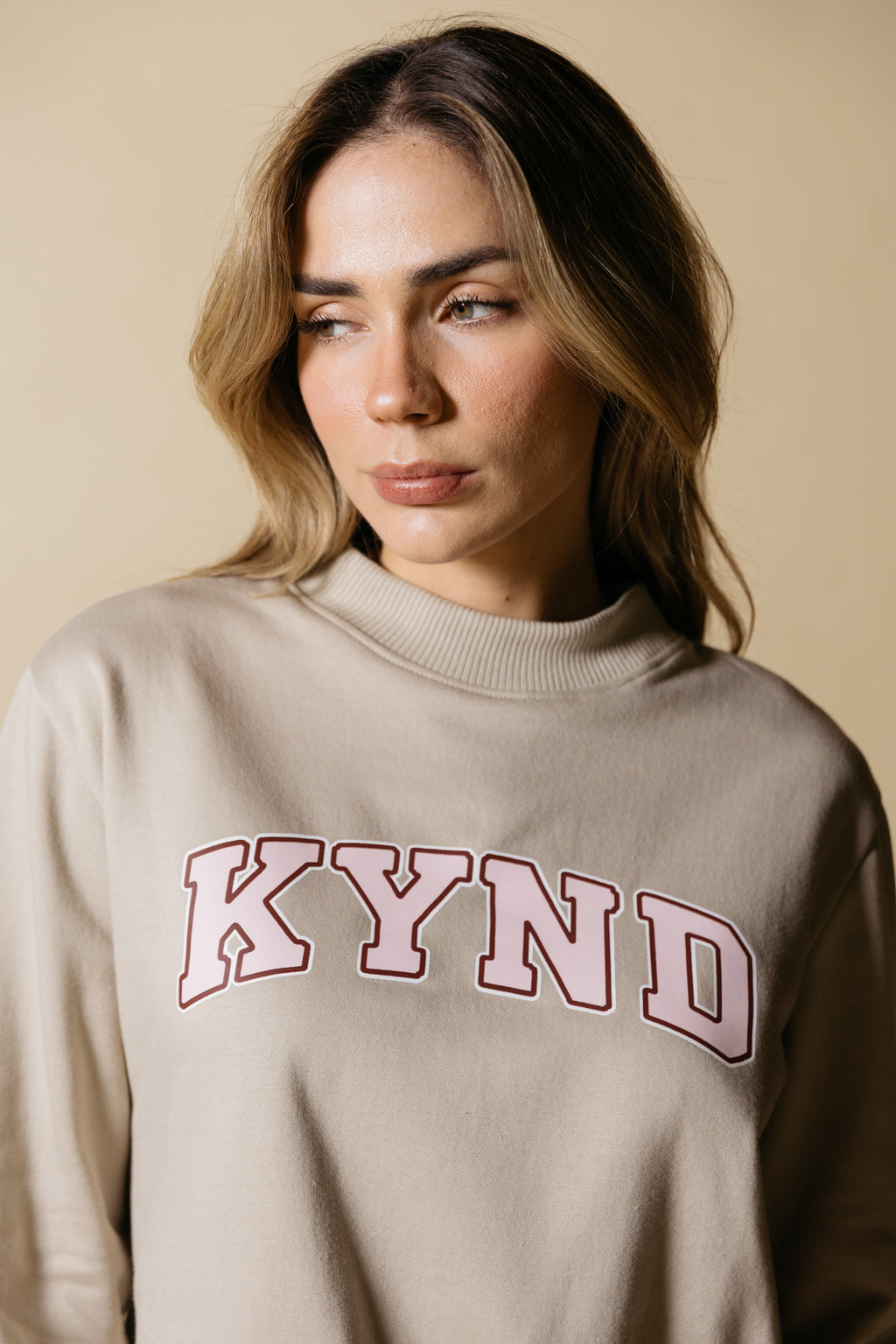 KYND CREW NECK - LATTE