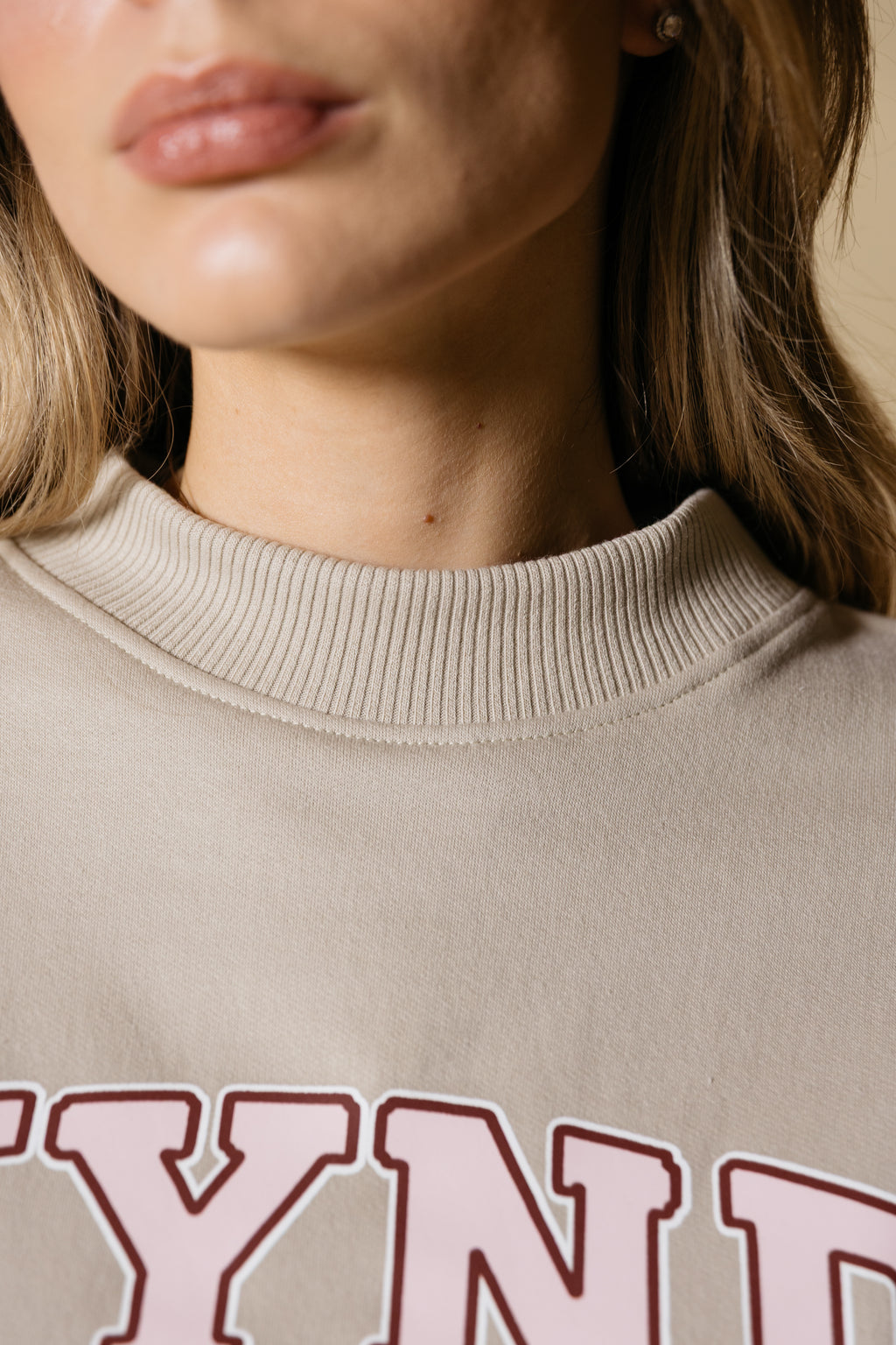 KYND CREW NECK - LATTE