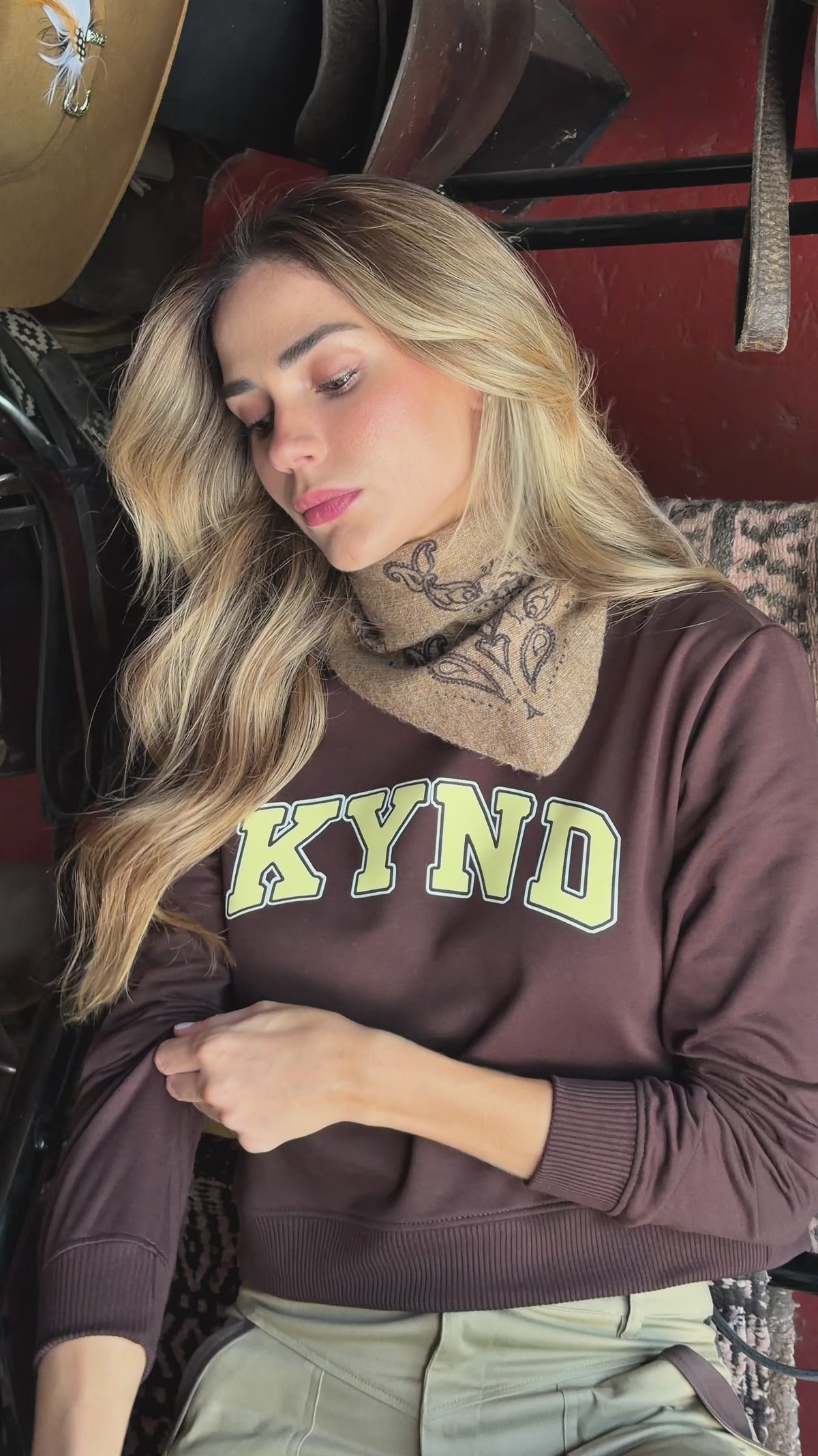 KYND CREW NECK - AVELLANA